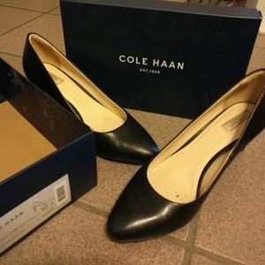 Cole Haan size 10 black leather pumps